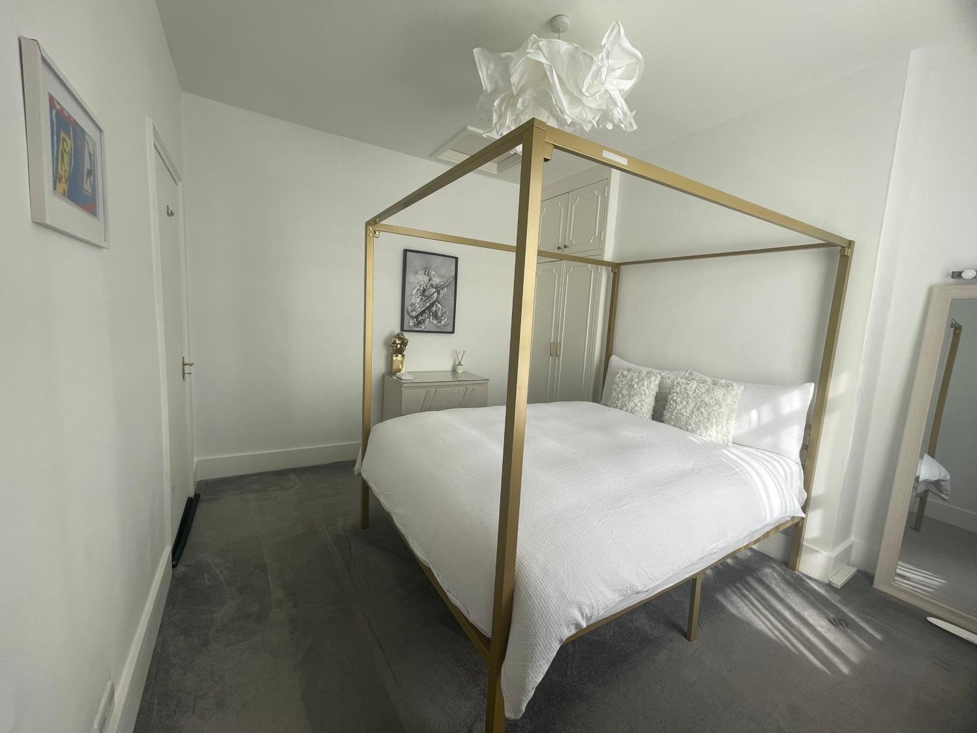Queen Bedroom In Maida Vale Londen Buitenkant foto